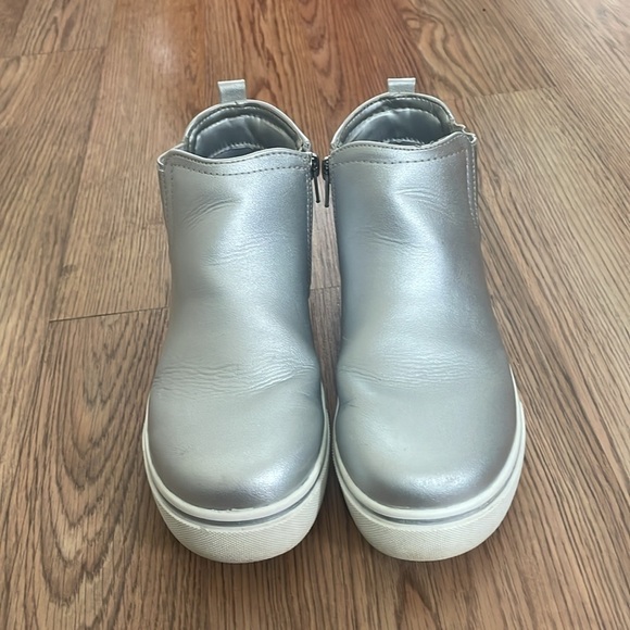 Land End silver zip ankle boots. Size 2 - Picture 2 of 4